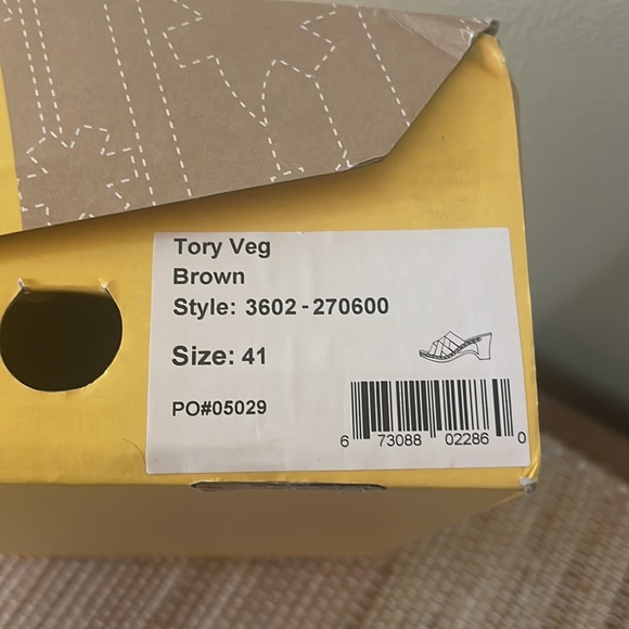 Dansko Tory Veg Brown Sandal - Picture 6 of 6